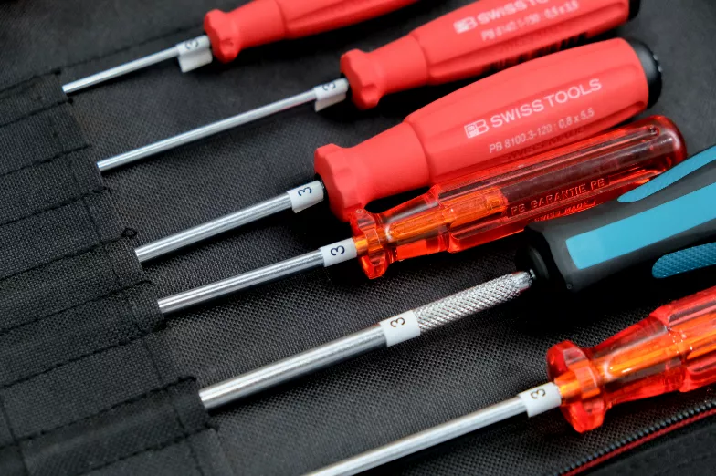 TZe-SL Self Laminating Tape Package Image Original-2