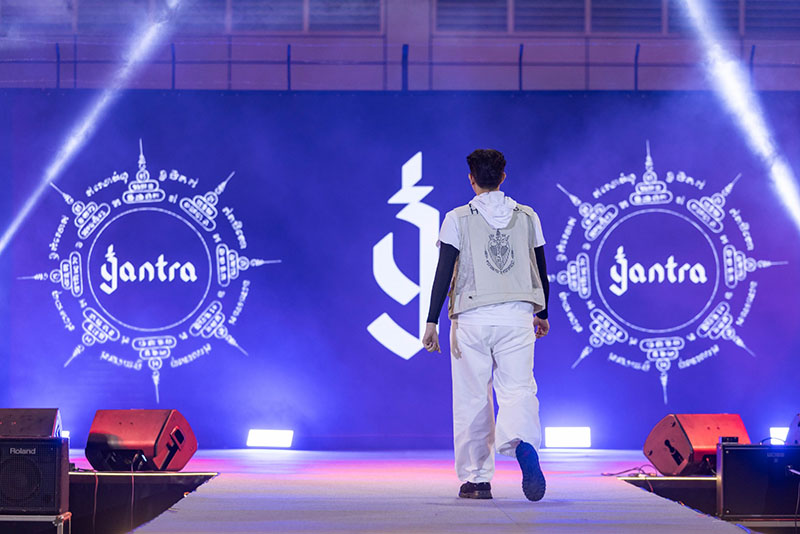 08-Yantra Look